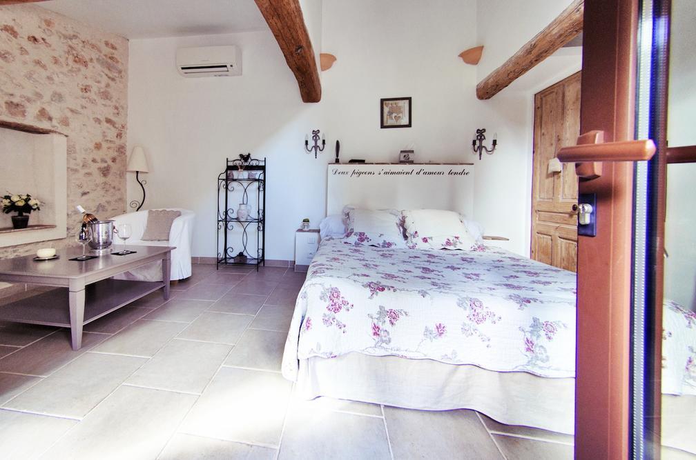L'Abri Du Poete Bed & Breakfast Besse-sur-Issole ห้อง รูปภาพ
