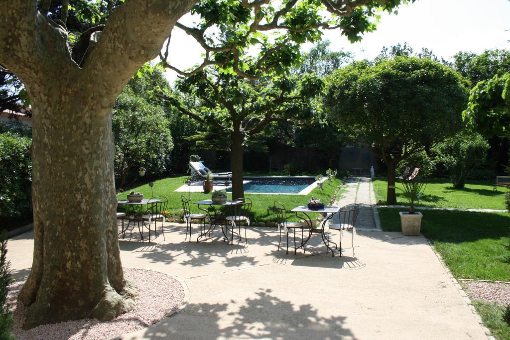 L'Abri Du Poete Bed & Breakfast Besse-sur-Issole ภายนอก รูปภาพ